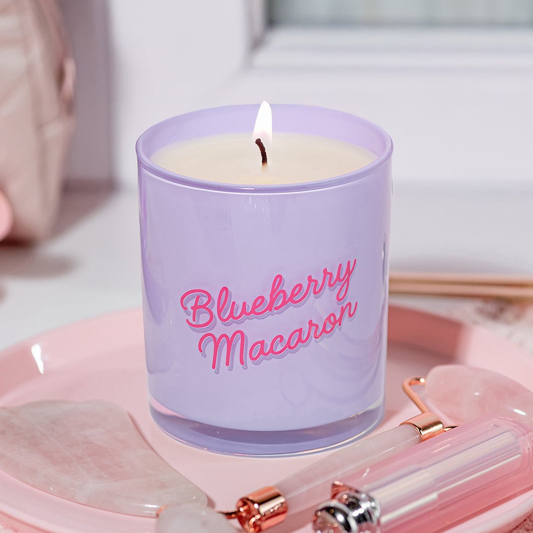BLUEBERRY CANDLE - candier BLUEBERRY MACARON luxury candle with cute pink aesthetic background