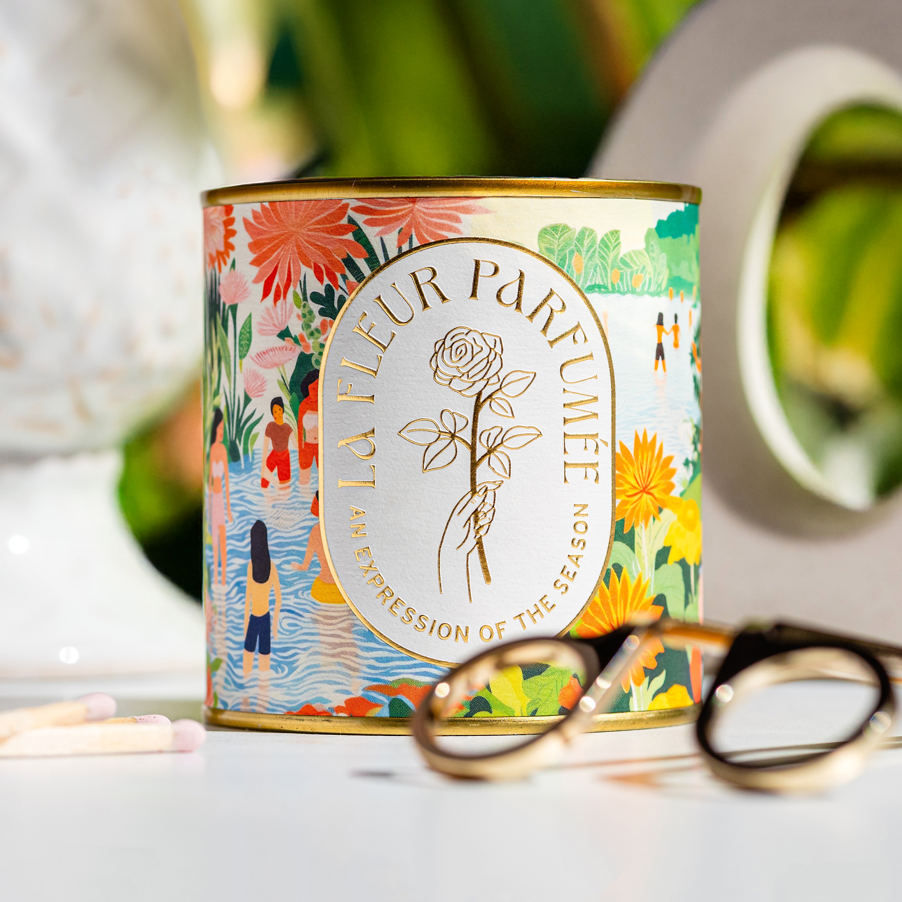 Luxury candle with tropical aesthetic artwork and clean fragrance â hand poured in USA, 5 star hotel lobby candle
