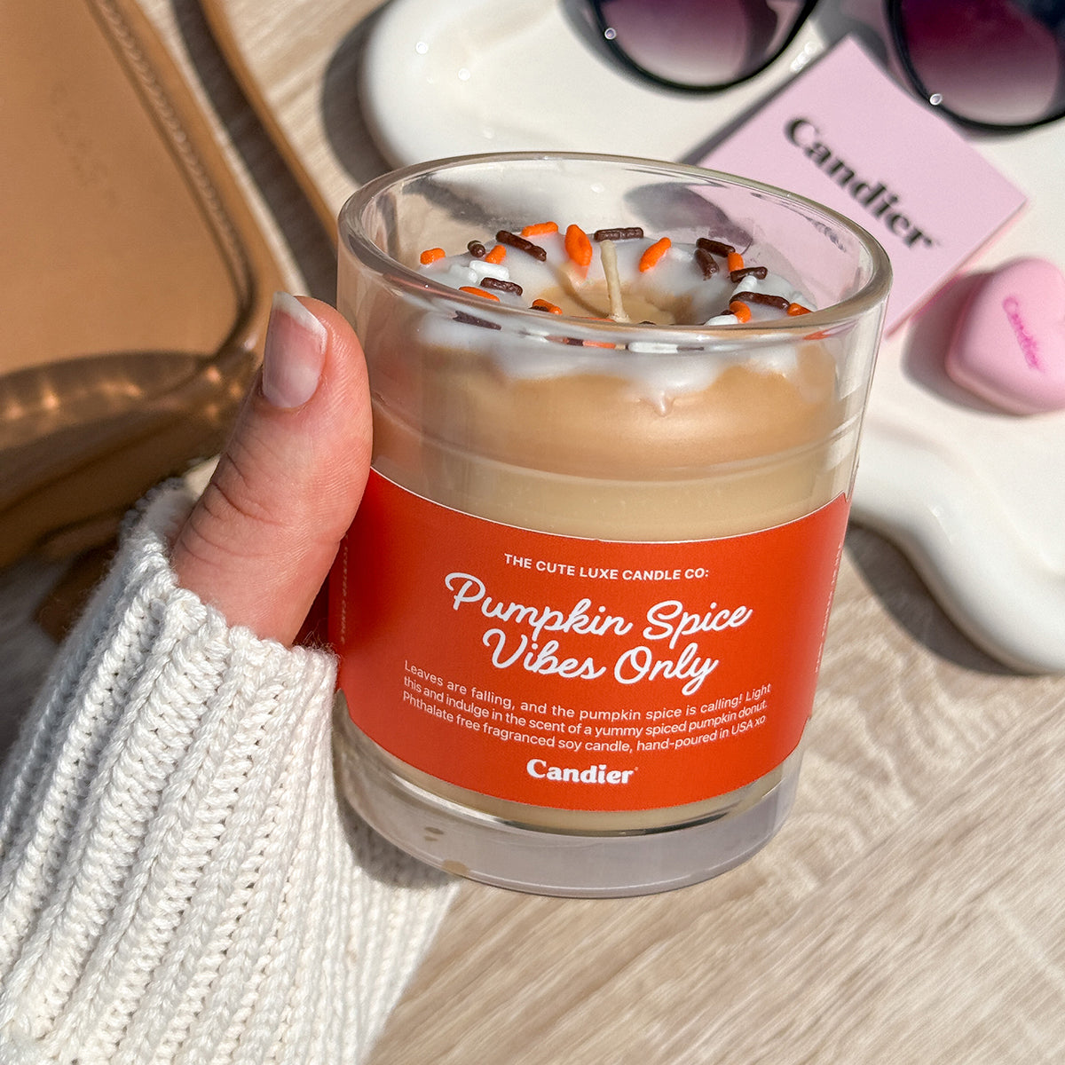 Candier cute fall candle with pumpkin spice donut topper, cozy soft girl aesthetic candle gift for friends and teen girls.