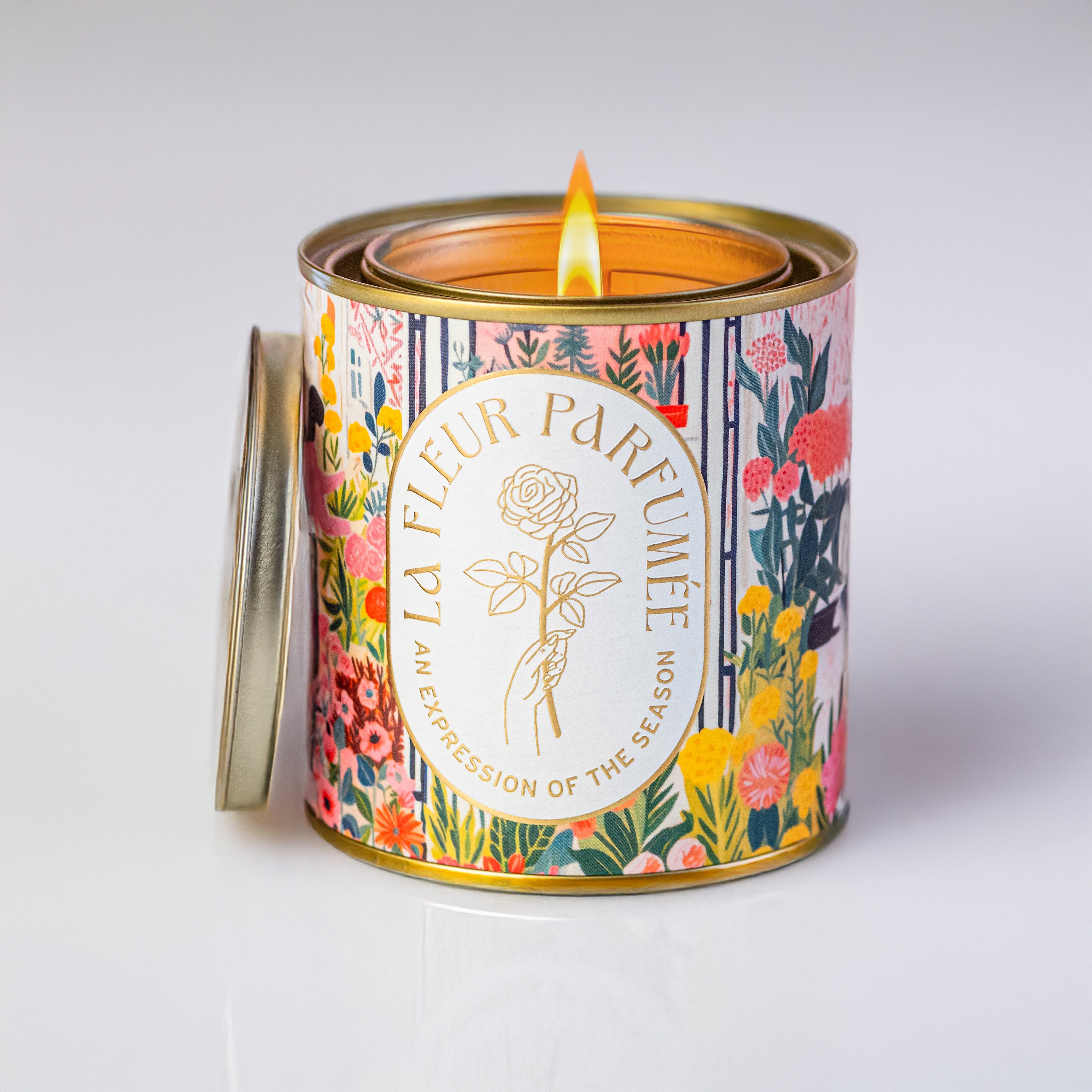 Hand-poured soy wax candle with clean burn and floral design â a thoughtful gift and unique gift for women