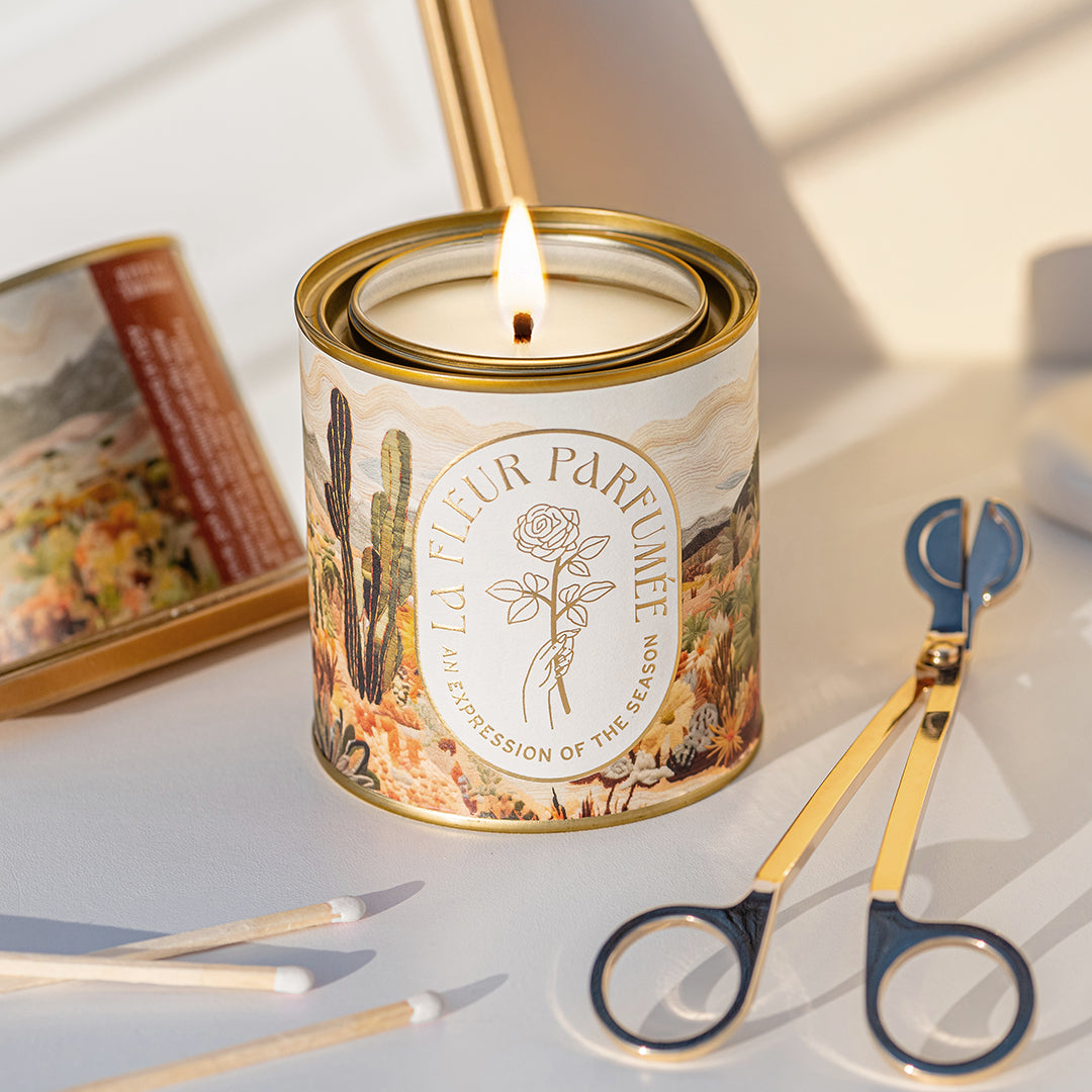 Warm and cozy scent from this palo santo candle with amber and bergamot notes in a luxury tin candle design.