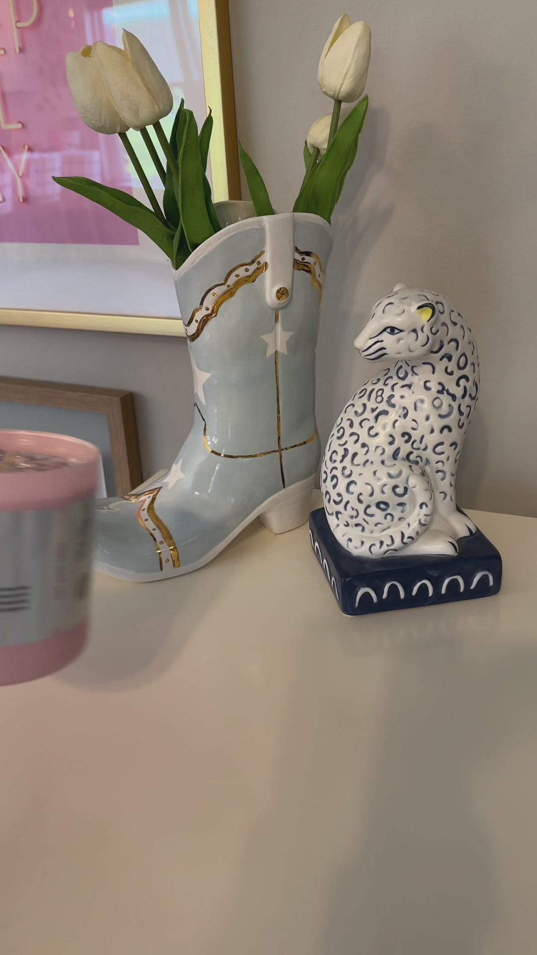Candier Let’s Go Girls luxury candle. Cutest cowgirl candle gift idea for bridesmaids or bachelorette gifts. Refreshing bergamot scent
