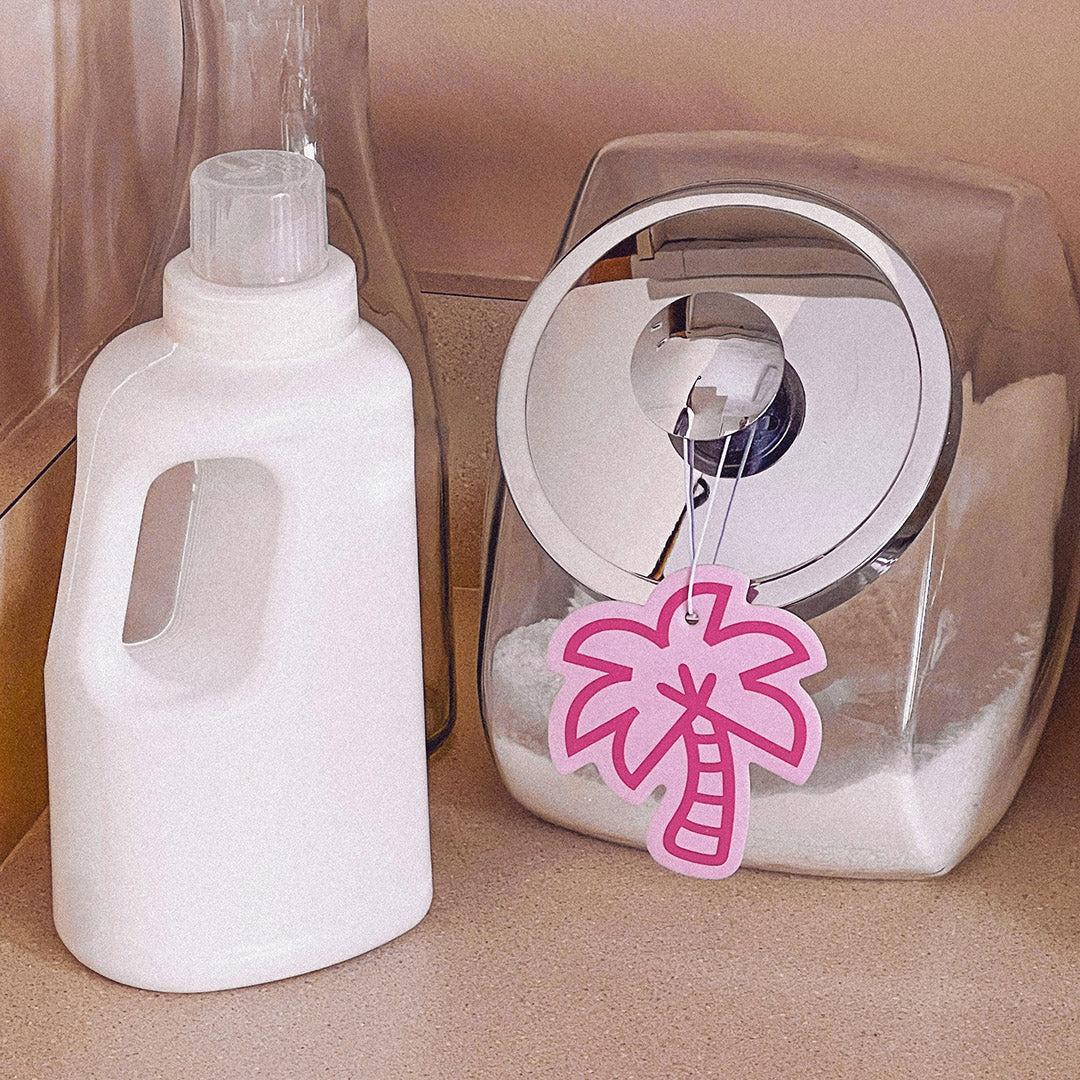 Closet air freshener with a tropical coconut scent. Perfect for keeping small spaces smelling fresh—great for lockers, laundry rooms & offices!